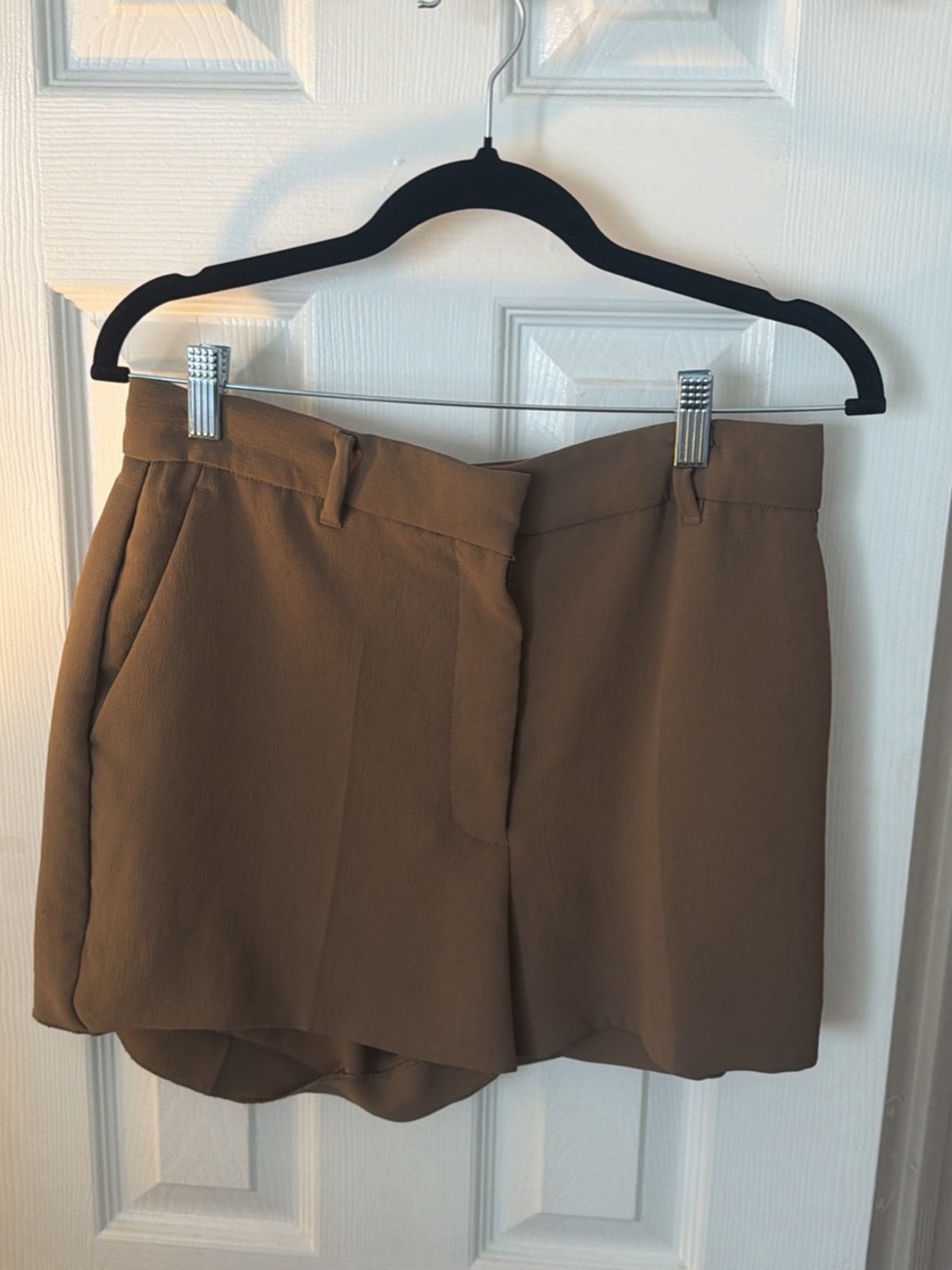 Wilfred Tailored High-Rise Shorts in Camel Brown